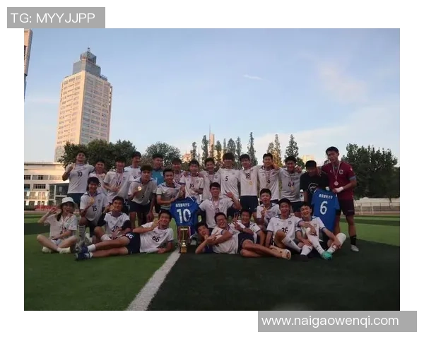 成都足球队荣登足球团队协作排行榜第七位展现团队精神与实力